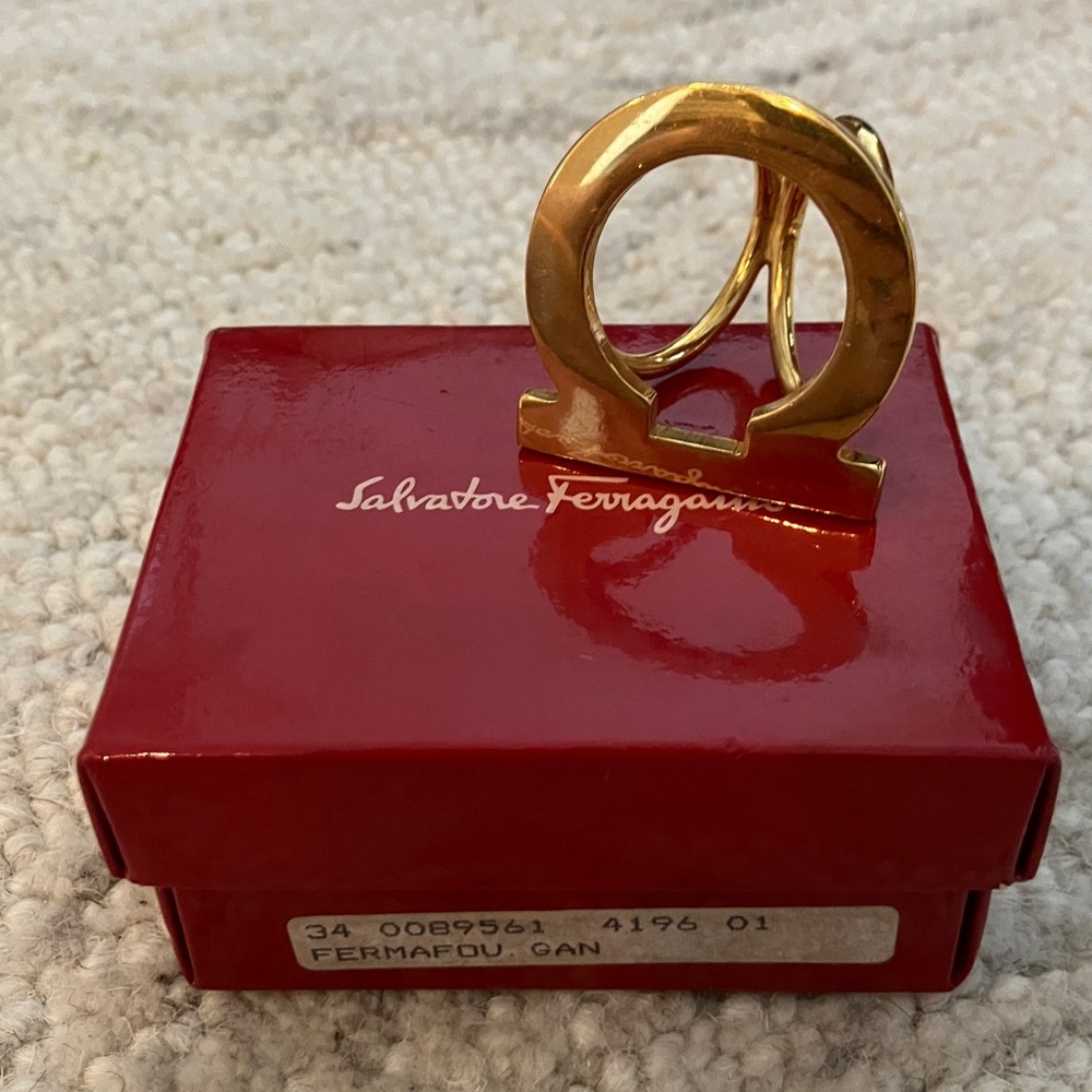 Salvatore Ferragamo Gold scarf ring